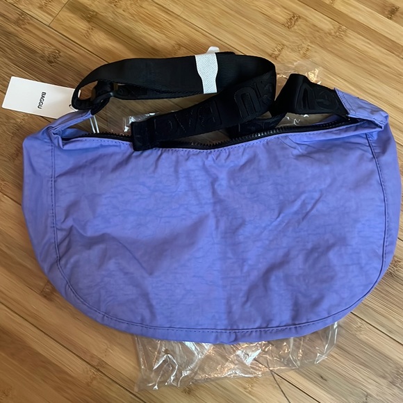 BAGGU Handbags - Baggu Medium Crescent Nylon Bag Bluebell Color NWT